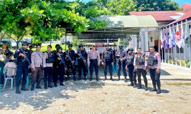 Patroli-di-Kantor-KPU,-Satgas-OMB-Polres-Belu-dan-Brimob-Monitoring-Kegiatan-Simulasi-Pemungutan-dan-Penghitungan-Suara-Pemilu-2024