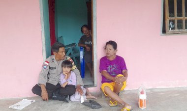 Wujudkan-Rasa-Aman-Jelang-Nataru,-Bhabinkamtibmas-Fulur-Polres-Belu-Tak-Bosan-Sambangi-Warganya-dan-Beri-Pesan-Kamtibmas