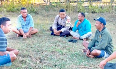 Duduk-Bersama-Bahas-Kamtibmas,-Bhabinkamtimas-Lookeu-Polres-Belu-Pinta--Warga-Dukung-Polri-Ciptakan-Pemilu-2024-yang-Aman-dan-Damai