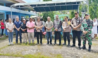 Pantau-Kelancaran-Pesta-Demokrasi-2024,-Kapolres-Belu-bersama-Bupati-dan-Forkopimda-Gelar-Patroli-dan-Sambangi-Sejumlah-TPS