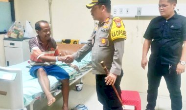 Bentuk-Kepedulian,-Kapolres-Belu,-AKBP-Richo-N.D-Simanjuntak-Besuk-Ketua-KPPS-yang-Sakit-Saat-Menjalankan-Tugas-Pemilu-2024