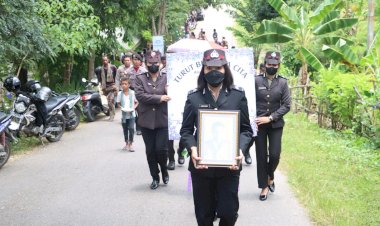 Upacara-Kedinasan-Polri,-Hantarkan-KOPTU-Purn.-Markus-Logo-Menuju-Tempat-Peristirahatan-Terakhir