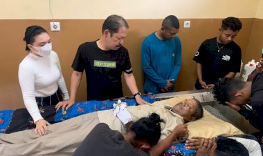 Terima-Kabar-Duka-Pensiunan-PNS-Polri-Meninggal-Dunia,-Kapolres-Belu-bersama-Ketua-Bhayangkari-Sempatkan-Melayat-di-Rumah-Sakit