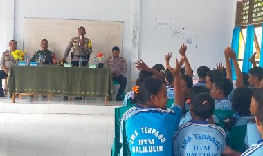 Berkaca-dari-Perusakan-Monumen-Seroja,-Kapolsek-Tasifeto-Barat-Turun-ke-Sekolah-Bawa-Materi-Kenakalan-Remaja-dan-Penanggulangannya