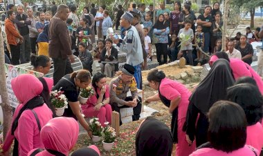 Penuh-Haru,-Kapolres-Belu-bersama-Ketua-Bhayangkari-Antar-Jenazah-Almarhumah-Ny.Siti-Chadijah-Nurdin-Menuju-Tempat-Peristirahatan-Terakhir