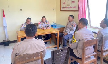 Sidak-di-Polsek-dan-Pos-Perbatasan,-Seksi-Propam-Tegaskan-Anggota-Soal-Disiplin-dan-Netralitas-Polri-dalam-Pilkada-2024