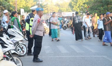 Jamin-Keamanan-dan-Kenyamanan-Umat-Islam-Saat-Beribadah,-Polres-Belu-dan-Jajaran-Amankan-Ibadah-Sholat-Idul-Adha-1445-H,-Cek-Videonya