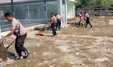 Baksos-Jelang-Hari-Bhayangkara-ke-78,-Polres-Belu-Bersama-Jajaran-Serentak-Gelar-Aksi-Bersih-Lingkungan-di-Pasar-Tradisional