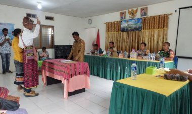Bentuk-Sinergitas,-Bhabinkamtibmas-Polsek-Raihat-Hadiri-Pelantikan-Sekretaris-Desa-Toheleten
