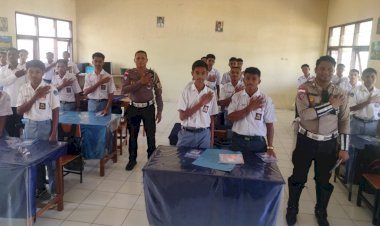 Jadilah-Pelopor-Keselamatan-Berlalu-Lintas,-Pesan-Kanit-Kamsel-Lantas-Polres-Belu-untuk-Pelajar-SMKN-3-Atambua