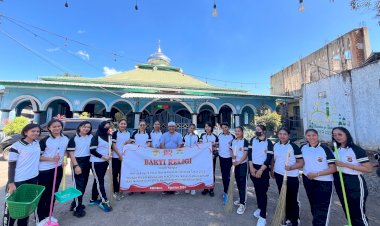 Bakti-Religi-di-HUT-Polwan-RI-ke-76,-Srikandi-Polwan-Polres-Belu-Turun-Kerja-Bakti-di-Tempat-Ibadah