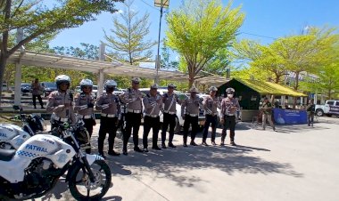 Siaga-Penuh-di-PLBN-Motaain,-Polres-Belu-Amankan-dan-Kawal-Arus-Balik-Peziarah-Misa-Paus-Fransiskus-dari-Timor-Leste