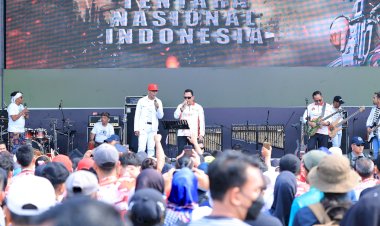 HUT-ke-79-TNI,-Panglima-dan-Kapolri-Hibur-Warga-dengan-Nyanyi-Bareng