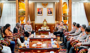 Kapolri-Temui-Negosiator-Pembebasan-Pilot-Susi-Air,-Apresiasi-Kedepankan-Soft-Approach