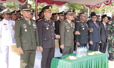 Kapolres-Belu-Bersama-Ketua-Bhayangkari-dan-Pejabat-Utama-Hadiri-Upacara-Peringatan-HUT-ke-79-Tentara-Nasional-Indonesia