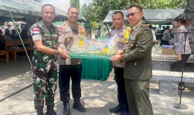 Jaga-Terus-Sinergitas-dan-Kekompakan-di-Tapal-Batas,-Kapolres-Belu-Datangi-Kodim-Hingga-Satgas-Pamtas-Beri-Kejutan-di-HUT-TNI-ke-79