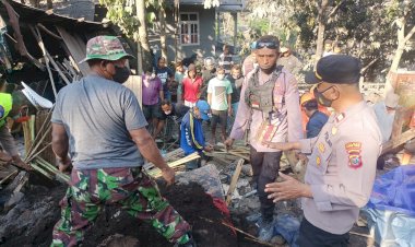 Polres-Flotim-Bergerak-Cepat-Bantu-Korban-Erupsi-Gunung-Lewotobi