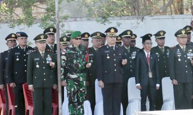 Peringatan-Hari-Pahlawan-Tahun-2024,-Kapolres-Belu-bersama-Ketua-Bhayangkari-Hadiri-Upacara-dan-Ziarah-Rombongan-di-Taman-Makam-Pahlawan-Seroja