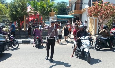 Rutin-Setiap-Minggu,-Polres-Belu-Turun-ke-Gereja-ini-Beri-Keamanan-dan-Kenyamanan-Umat-saat-Beribadah