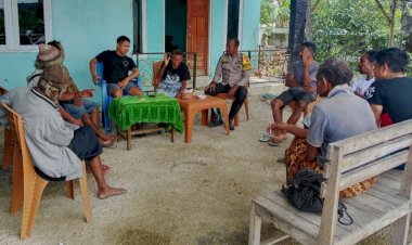 Sambang-Dialogis-di-Desa-Binaanya,-Aipda-Bima-Mautang-Tak-Bosan-Ajak-Warga-Jaga-Kamtibmas-dan-Waspadai-Bencana-Alam