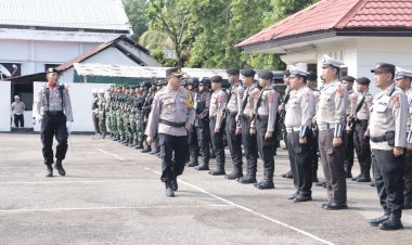 Persiapan-Pengamanan-Natal-dan-Tahun-Baru,-Kapolres-Belu,-AKBP-Benny-Miniani-Arief-Pimpin-Apel-Gelar-Pasukan-Operasi-Lilin-Turangga-2024