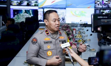 Update-Lalu-Lintas-:-Polri-Terapkan-Contraflow-Tol-Jakarta-Cikampek-lancar