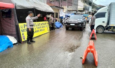 Beri-Rasa-Aman-dan-Nyaman-Masyarakat-Saat-Beraktivitas,-Personel-Pos-Pelayanan-Lilin-2024-Polres-Belu-Rutin-Atur-Lalu-Lintas-dan-Patroli-di-Pasar