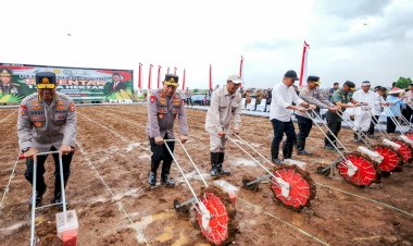Gerakan-1-Juta-Hektare-Jagung:-Sinergi-Polri-dan-Kementrian-Pertanian-Wujudkan-Swasembada-Pangan-2025