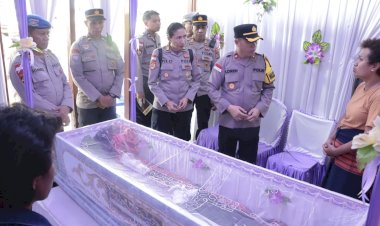 Sampaikan-Belasungkawa,Wakapolres-Belu-Melayat-ke-Rumah-Duka-Almarhum-Brigpol-Purnawirawan-Kehi-Syiprianus