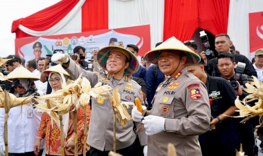 Irwasum-Polri-Pimpin-Panen-Jagung-Serentak-di-Madiun,-Wujudkan-Astacita