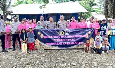 Rajut-Kebersamaan-di-Bulan-Ramadhan-1446-H,-Polres-Belu-dan-Bhayangkari-Turun-Bagi-Takjil-untuk-Kaum-Duafa-dan-Mualaf-di-Tasifeto-Timur