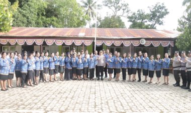 Hadir-Mendidik-Generasi-Penerus-Bangsa,-Polres-Belu-dan-Polsek-Jajaran-Turun-jadi-Pembina-Upacara-di-Sekolah-sekolah