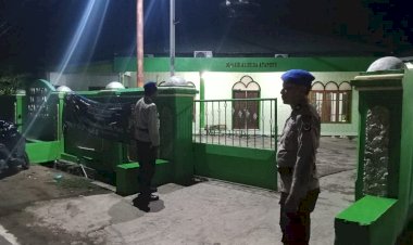 Hari-ke-26-Ramadan-1446-H,-Polsek-Kakuluk-Mesak-dan-Sat-Polairud-Polres-Belu-Amankan-Ibadah-Tarawih-di-Masjid-Al-Huda-Atapupu