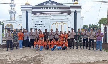 Bersama-Koramil-dan-Mahasiswa-STIPAS-St.Petrus-Kefamenanu,-Aparat-Polsek-Tasifeto-Barat-Amankan-Ibadah-Sholat-Idul-Fitri-1446-H