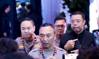 Polri-:-Penerbitan-Surat-Keterangan-Kepolisian-bagi-Wartawan-Asing-wujud-Pelayanan-dan-Perlindungan