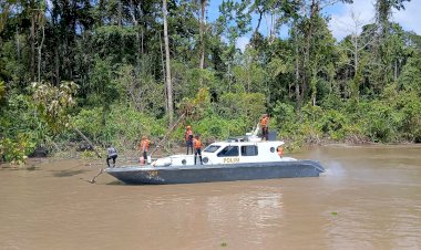 Tantangan-Hutan-dan-Sungai-Papua-Barat-dihadapi-oleh-Tim-SAR-dalam-Pencarian-Iptu-Tomi-Samuel-Marbun