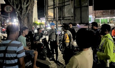 Patroli-Jaga-Kamtimbas,-Polres-Belu-Amankan-Pria-Mabuk-Bawa-Senjata-Tajam-di-Pasar-Senggol-Atambua