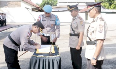 Pimpin-Serah-Terima-Jabatan,-Simak-Pesan-Kapolres-Belu,-AKBP-Benny-Miniani-Arief-kepada-Pejabat-Lama-dan-Baru-Kasat-Intelkam