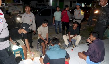 Serius-Berantas-Penyakit-Masyarakat,-Satgas-Ops-Pekat-Polres-Belu-Bubarkan-Sekelompok-Pemuda-yang-Konsumsi-Miras-di-Pinggir-Jalan-Pusat-Kota