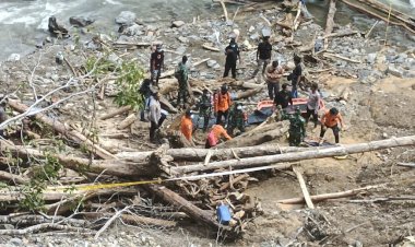 Hari-Ini-Tim-Gabungan-Temukan-6-Korban-Banjir-Bandang-di-Pegunungan-Arfak,-Pencarian-Dilanjutkan-Besok