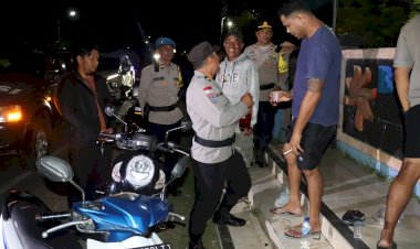 Basmi-Penyakit-Masyarakat,-Satgas-Ops-Pekat-Polres-Belu-Kembali-Bubarkan-Sekelompok-Pemuda-yang-Konsumsi-Miras-di-Pinggir-Jalan-Pusat-Kota