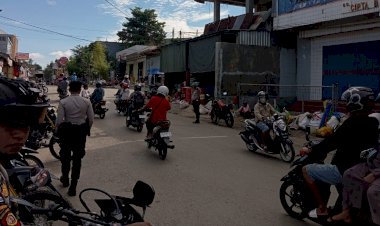 Urai-Kemacetan-di-Pasar-Baru,-Tim-Perintis-Polres-Belu-Tidak-Bosan-Ajak-Masyarakat-Lapor-Polisi-Bila-Temukan-Premanisme