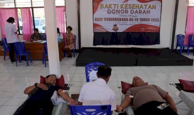 Sinergitas-untuk-Kemanusiaan,-Polres-Belu-Bersama-Instansi-Terkait-Kompak-Donor-Darah-Sambut-Hari-Bhayangkara-ke-79