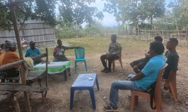 Damai-itu-Indah,-Bhabinkamtibmas-Kabuna-Polres-Belu-Damaikan-Warga-yang-Terlibat-Kasus-Pengancaman-dan-Pengrusakan