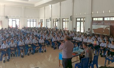 Dapat-Edukasi-dari-Personel-Sat-Binmas-Polres-Belu,-Ratusan-Murid-Baru-SMPK-St.-Don-Bosco-Komitmen-Jauhi-Kenakalan-Remaja