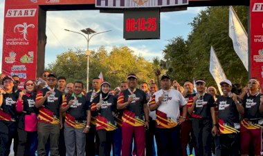 Langkah-Kebersamaan-di-Tapal-Batas:-Kapolda-NTT-dan-Istri-Meriahkan-Wini-Border-Run-2025