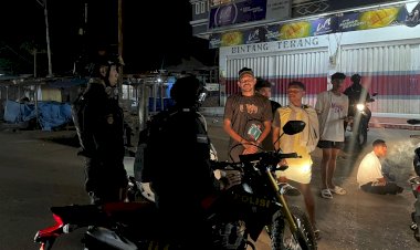 Jauhi-Nongkrong-Sambil-Tenggak-Miras,-Imbau-Tim-Perintis-Samapta-Polres-Belu-Saat-Gelar-Patroli-Dialogis-di-Seputaran-Kota
