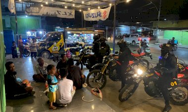 Patroli-Akhir-Pekan,-Tim-Perintis-Samapta-Polres-Belu-Bubarkan-Remaja-yang-Nongkrong-hingga-Larut-Malam