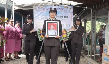 Lewat-Upacara-Kedinasan,-Wakapolres-Belu-Beserta-Staf-Beri-Penghormatan-Terakhir-untuk-Almarhum-AIPTU-Purn.-Clementino-Da-Silva