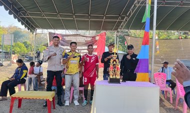 Hadir-Turnamen-Antar-Dusun-Sambut-HUT-RI-ke-80,-Bhabinkamtibmas-Polres-Belu-Imbau-Pemain-Junjung-Tinggi-Sportivitas-selama-Pertandingan